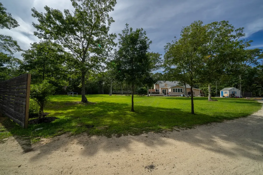 229 Oak Lane West Tisbury MA 02575