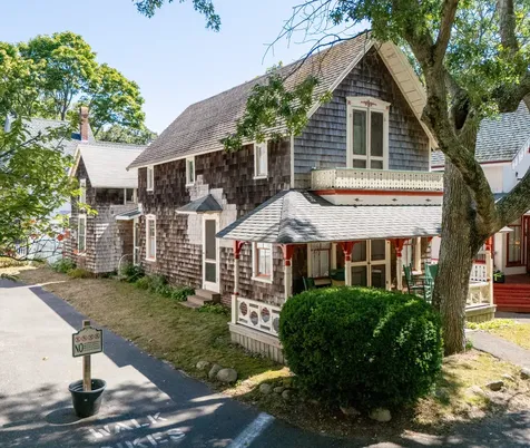 41 Trinity Park Oak Bluffs MA 02557