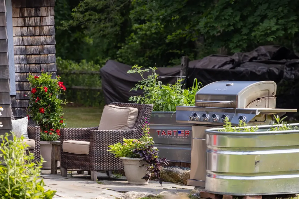 10 Dan'ls Way West Tisbury MA 02575