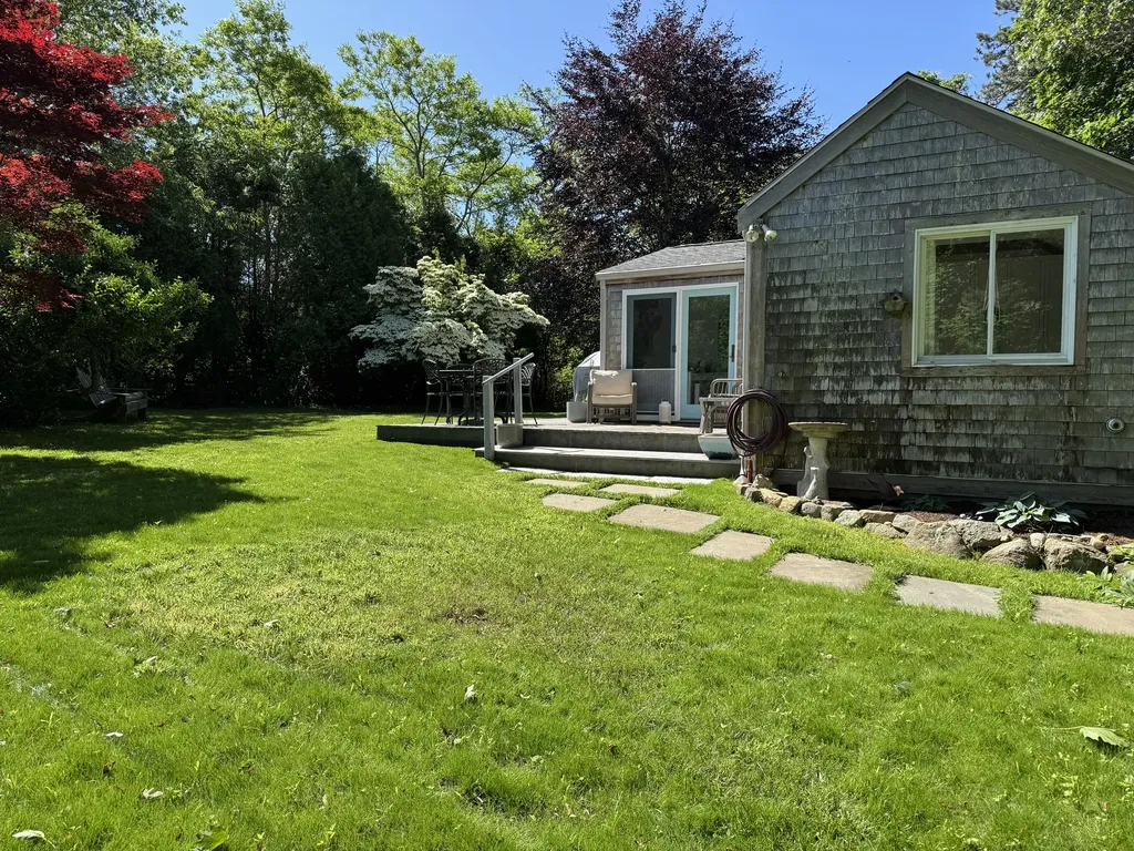 10 Dan'ls Way West Tisbury MA 02575