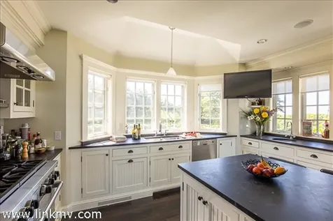 7 Clay Pit Lane Aquinnah MA 02535