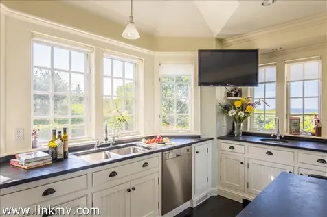 7 Clay Pit Lane Aquinnah MA 02535