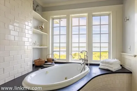 7 Clay Pit Lane Aquinnah MA 02535