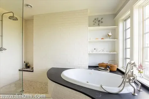 7 Clay Pit Lane Aquinnah MA 02535