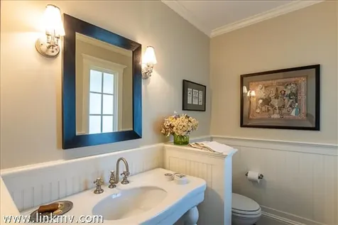 7 Clay Pit Lane Aquinnah MA 02535