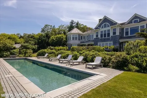 7 Clay Pit Lane Aquinnah MA 02535