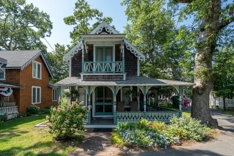 16 Cottage Park Oak Bluffs MA 02557