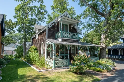 16 Cottage Park Oak Bluffs MA 02557