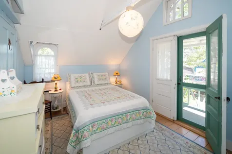 16 Cottage Park Oak Bluffs MA 02557