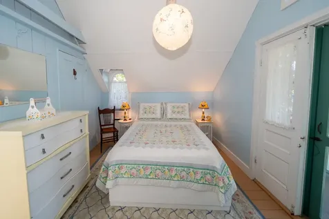 16 Cottage Park Oak Bluffs MA 02557