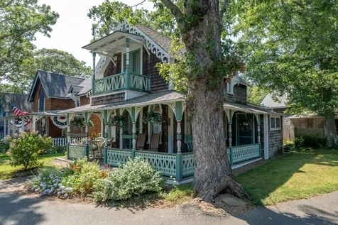 16 Cottage Park Oak Bluffs MA 02557