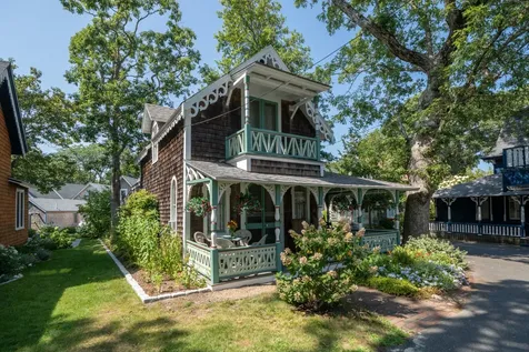 16 Cottage Park Oak Bluffs MA 02557