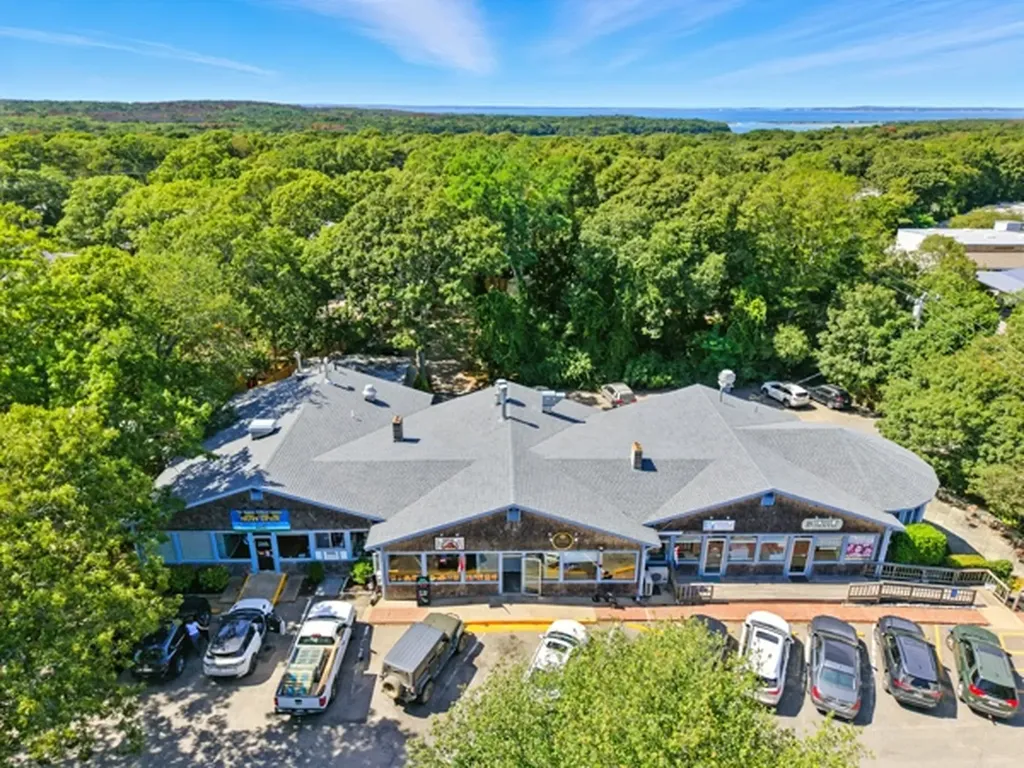 Vineyard Haven MA, 395 State Road