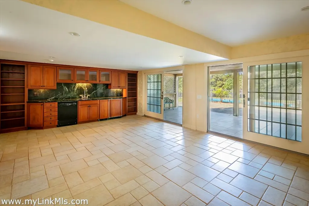 56 North Neck Road Edgartown MA 02539