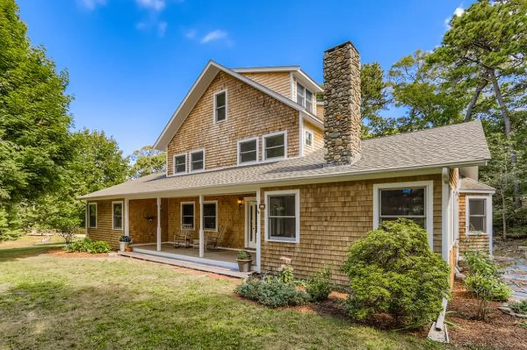 63 Crowell Lane Vineyard Haven MA 02568