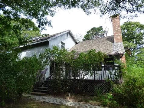 48 Brewster Avenue Oak Bluffs MA 02557