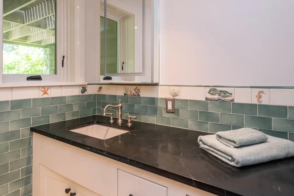 15 Old Farm Road Chilmark MA 02535