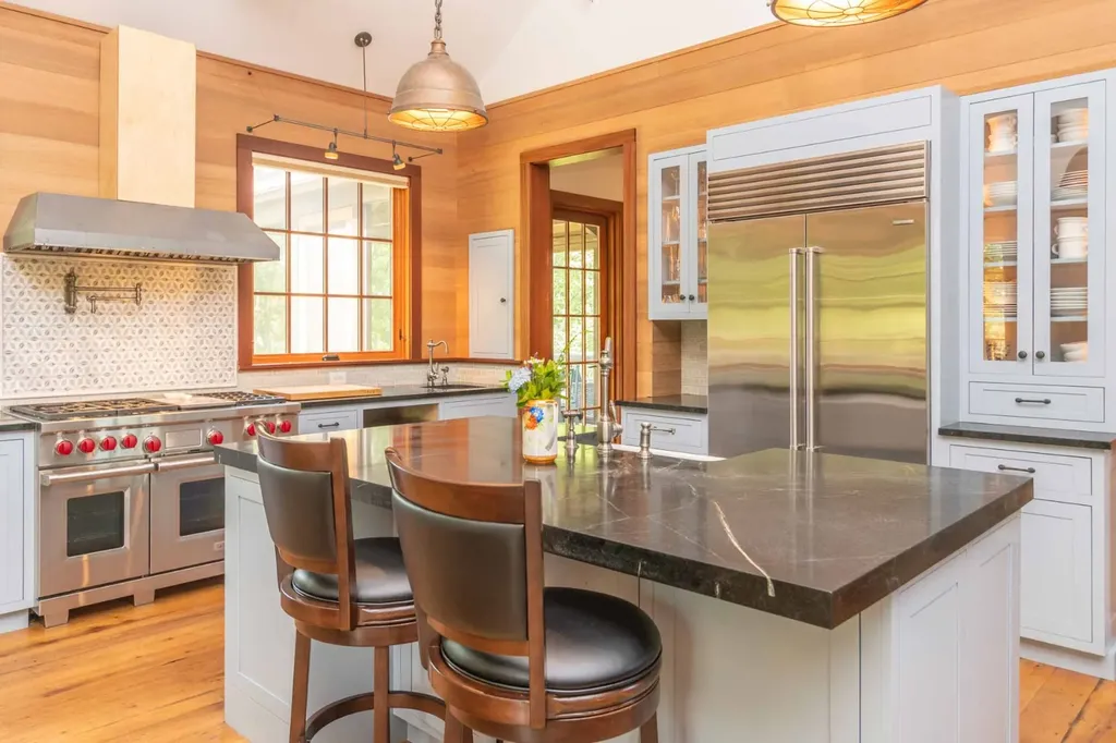 15 Old Farm Road Chilmark MA 02535