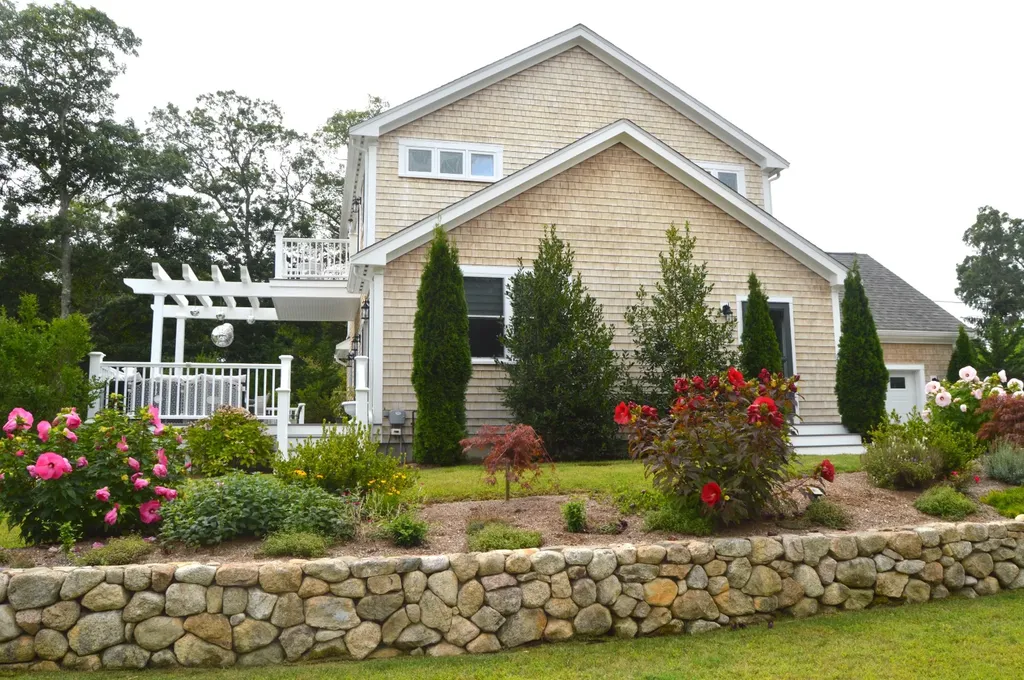 Vineyard Haven MA, 268 Tashmoo Avenue