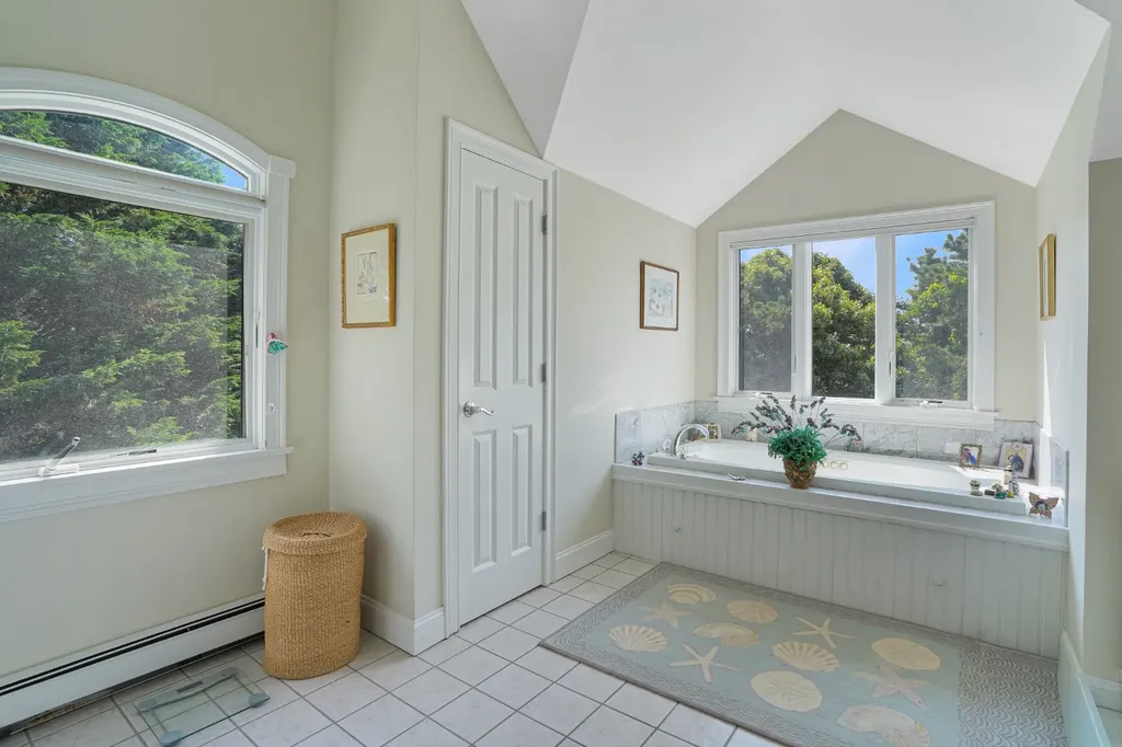 23 Thaxter Lane Edgartown MA 02539