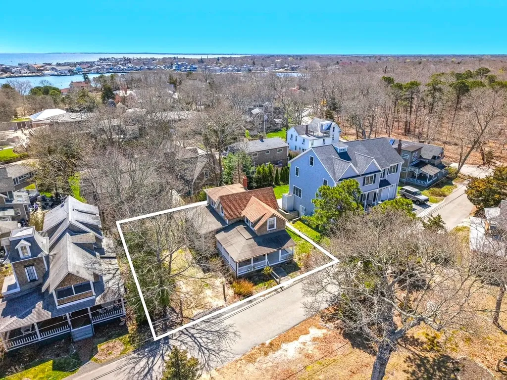 11 John Wesley Avenue Oak Bluffs MA 02557