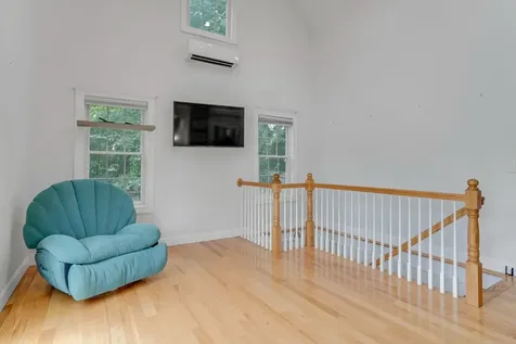 136 Spring Street Vineyard Haven MA 02568