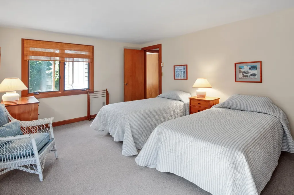 29 Old Nursery Lane Chilmark MA 02535