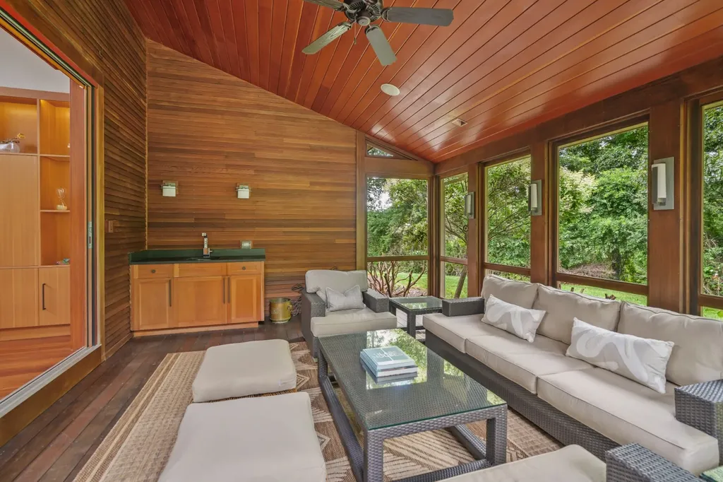 400 Barnes Road Oak Bluffs MA 02557