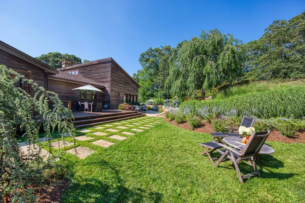 400 Barnes Road Oak Bluffs MA 02557