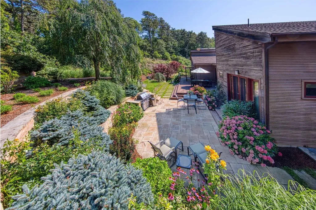 400 Barnes Road Oak Bluffs MA 02557