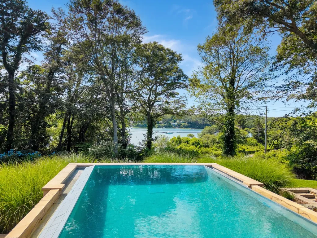 400 Barnes Road Oak Bluffs MA 02557