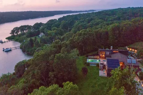 400 Barnes Road Oak Bluffs MA 02557