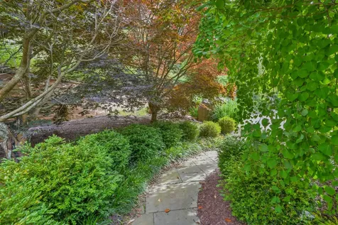 400 Barnes Road Oak Bluffs MA 02557