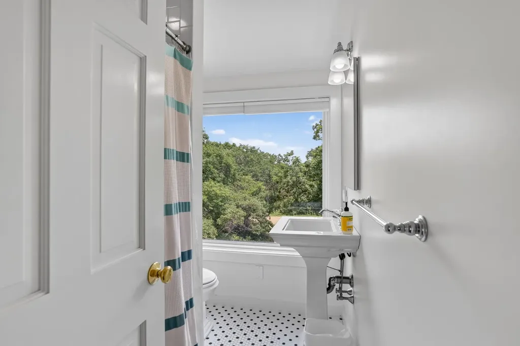 28 Black Point Road Chilmark MA 02535