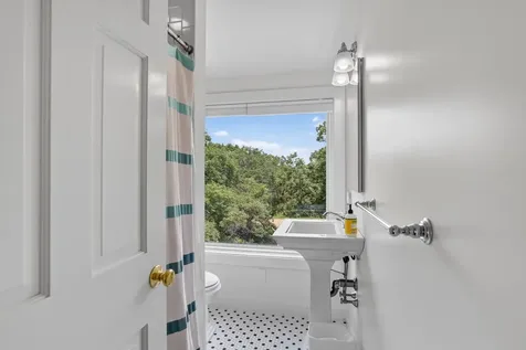 28 Black Point Road Chilmark MA 02535