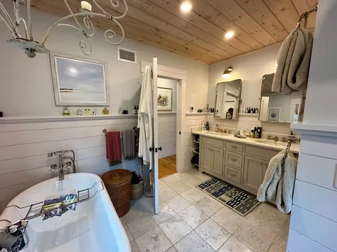 96 Hammett Lane Chilmark MA 02535