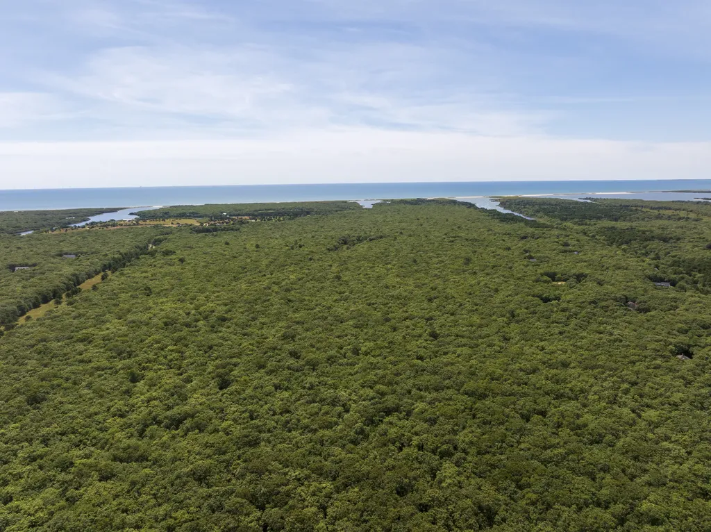 32 Edgartown-west Tisbury Road West Tisbury MA 02575