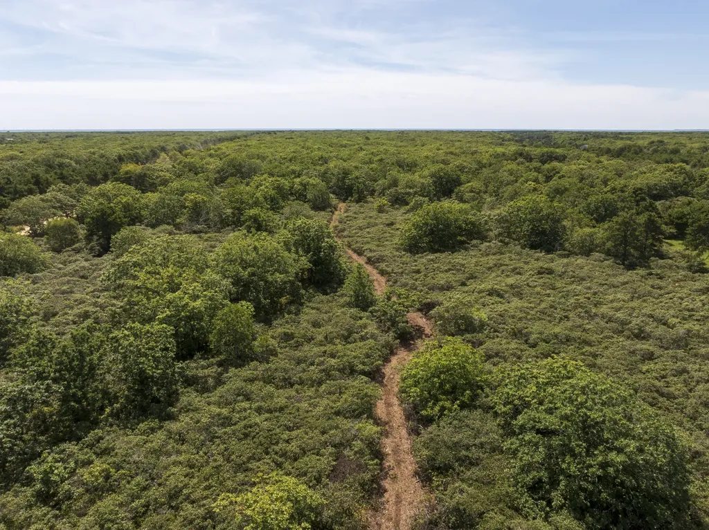 32 Edgartown-west Tisbury Road West Tisbury MA 02575