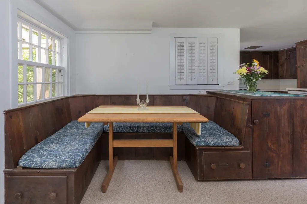 40 Scotchmans Lane West Tisbury MA 02575