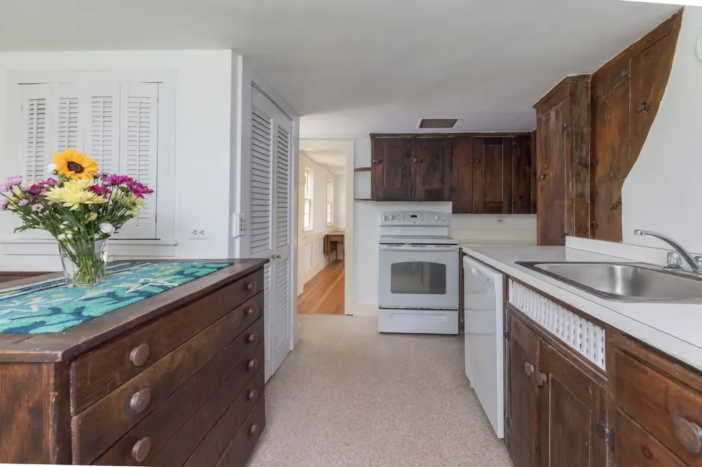 40 Scotchmans Lane West Tisbury MA 02575