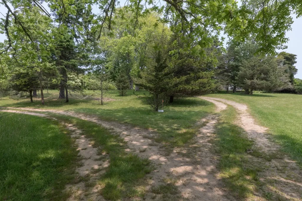 40 Scotchmans Lane West Tisbury MA 02575