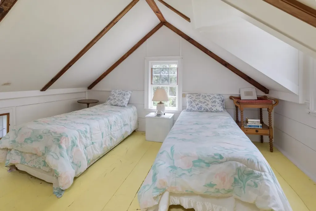 40 Scotchmans Lane West Tisbury MA 02575