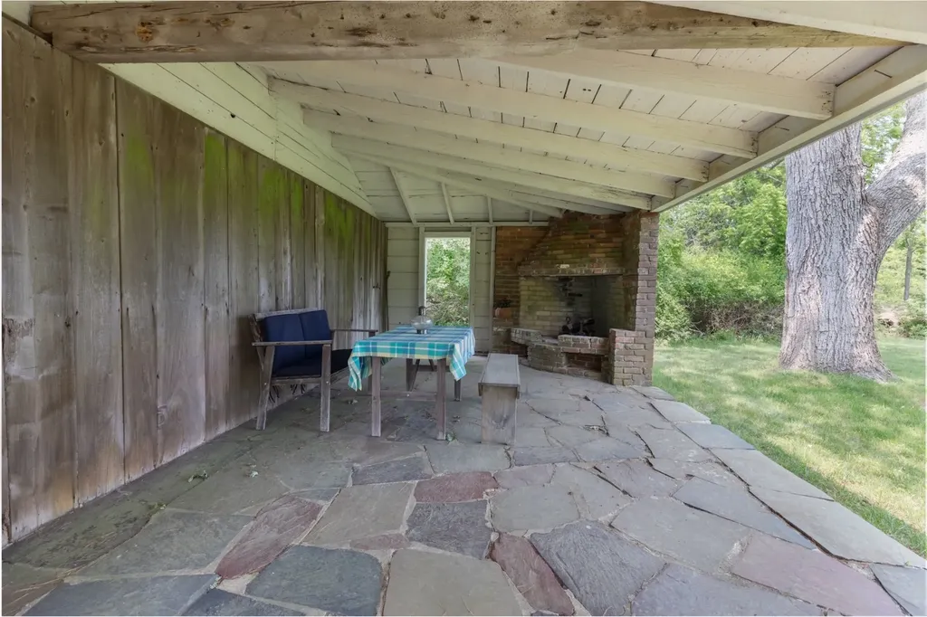 40 Scotchmans Lane West Tisbury MA 02575