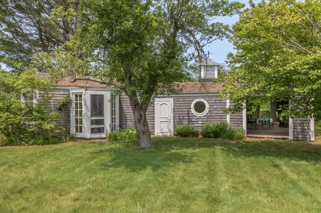 40 Scotchmans Lane West Tisbury MA 02575