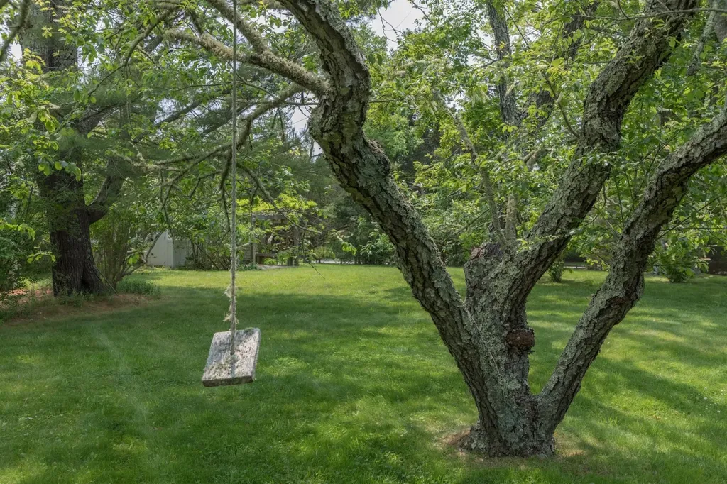 40 Scotchmans Lane West Tisbury MA 02575