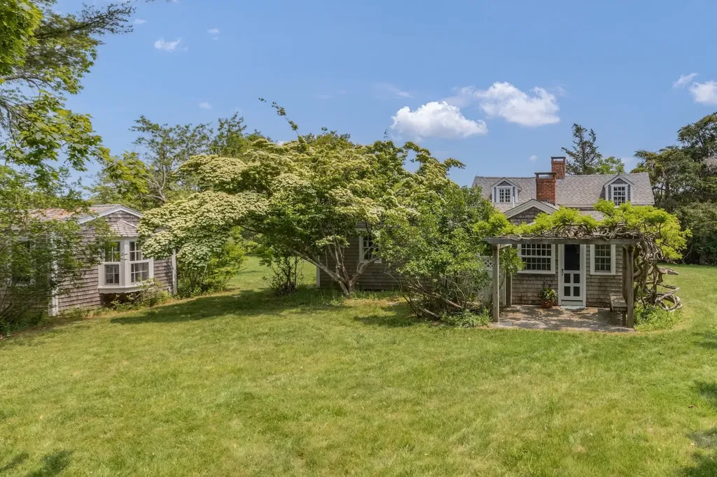 40 Scotchmans Lane West Tisbury MA 02575
