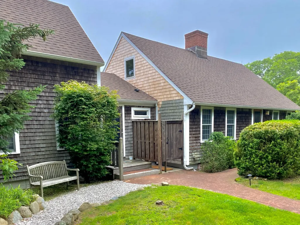 1 Harpoon Hollow Aquinnah MA 02535
