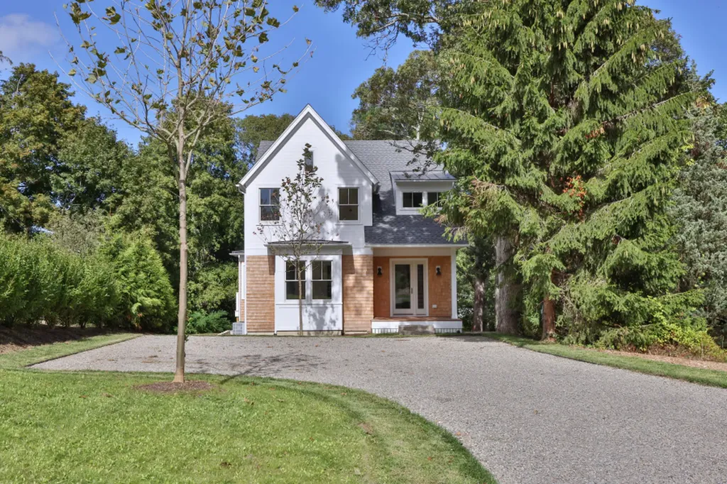 Vineyard Haven MA, 34 Davis Street