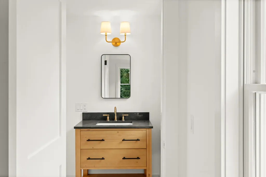 34 Davis Street Vineyard Haven MA 02568