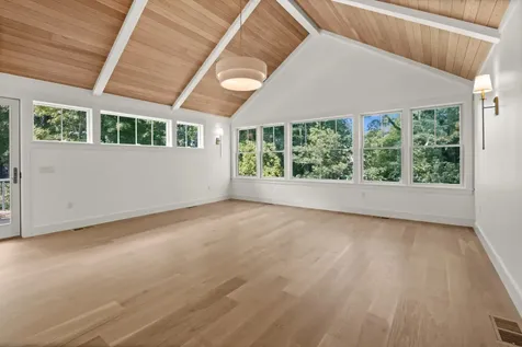 34 Davis Street Vineyard Haven MA 02568